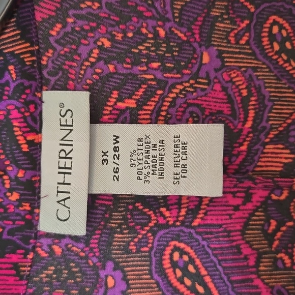 Maurices Womens 3X 26/28W Paisley Button-Up Purple Pink Black 3/4 Sleeve - Picture 2 of 6